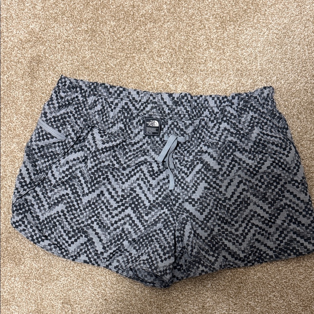 The North Face Black & Gray Zigzag Women's Athletic Shorts